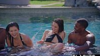 แลกคู่เย็ด เย็ดในสระว่ายน้ำ เย็ดในน้ำ เย็ดเมียคนอื่น เย็ดบนเตียง หนังโป๊แลกคู่ หนังโป๊เด็ด